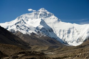 Everest North Face toward Base Camp Tibet Luca Galuzzi 2006 (via Creative Commons)